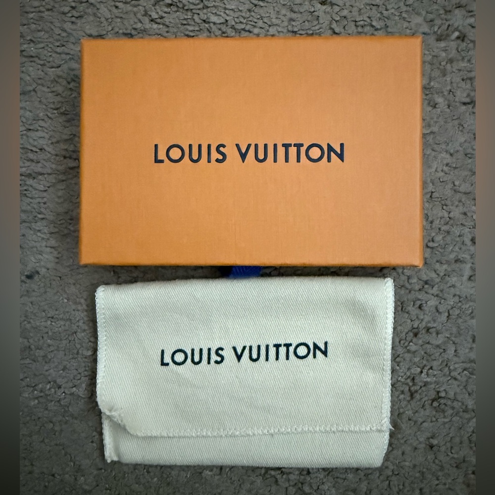 Louis Vuitton Monogram Card Holder - Picture 5 of 5